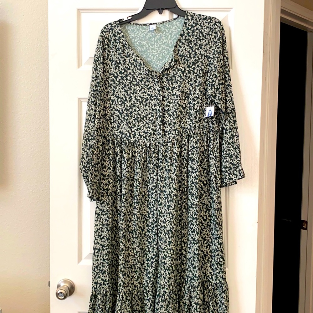 Women’s long sleeved green dress